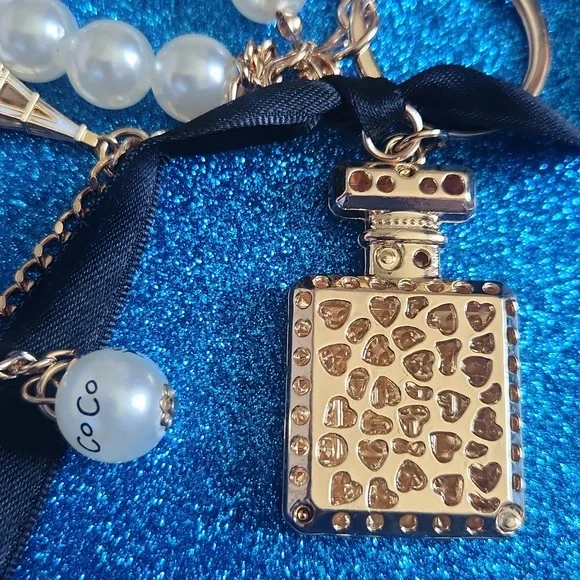 Elegant Pearl Gold Purfume Keychain Accessory NwT - Picture 3 of 5